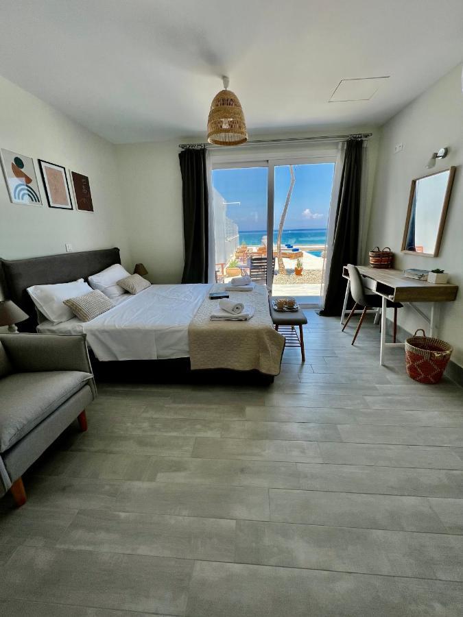 Vaso Beach Front Villa 伊利索斯 外观 照片